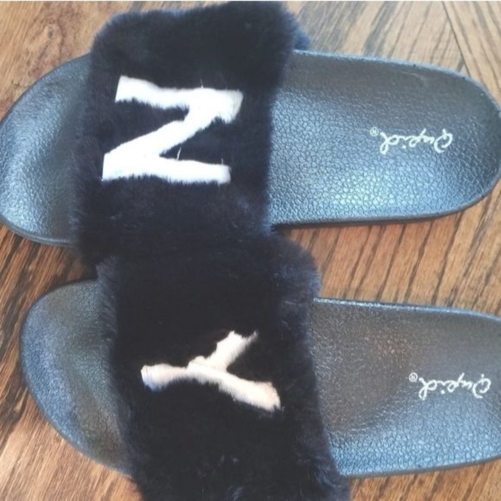 Rue21 Quipid Fur Lined New York Slides size 6 or EUR 37 - Picture 2 of 3